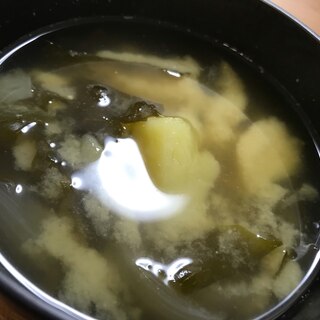 じゃがいもとわかめの味噌汁